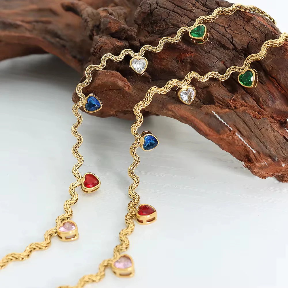 Heart Gleam Necklace - Image 2