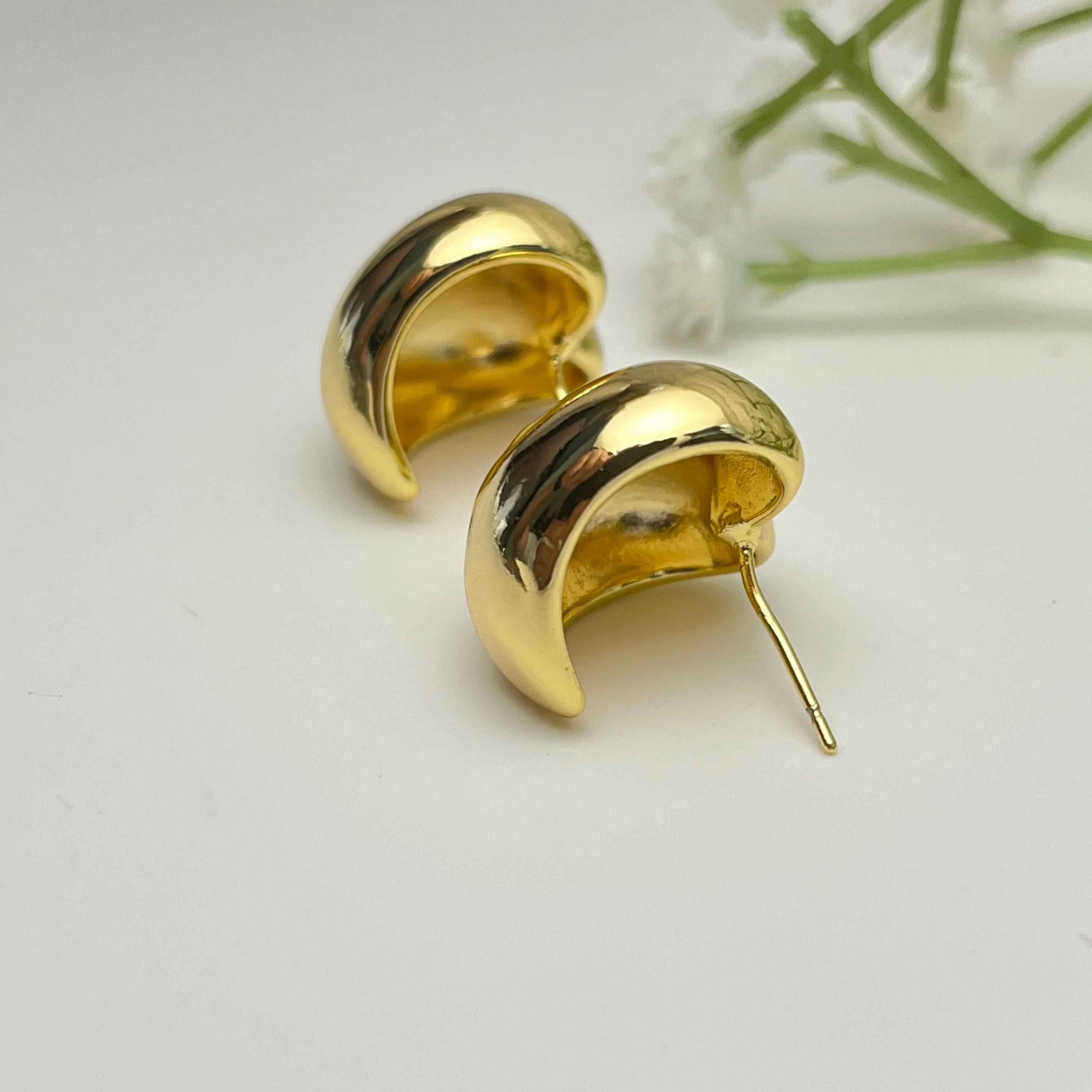Ho Chi Stud - Image 4