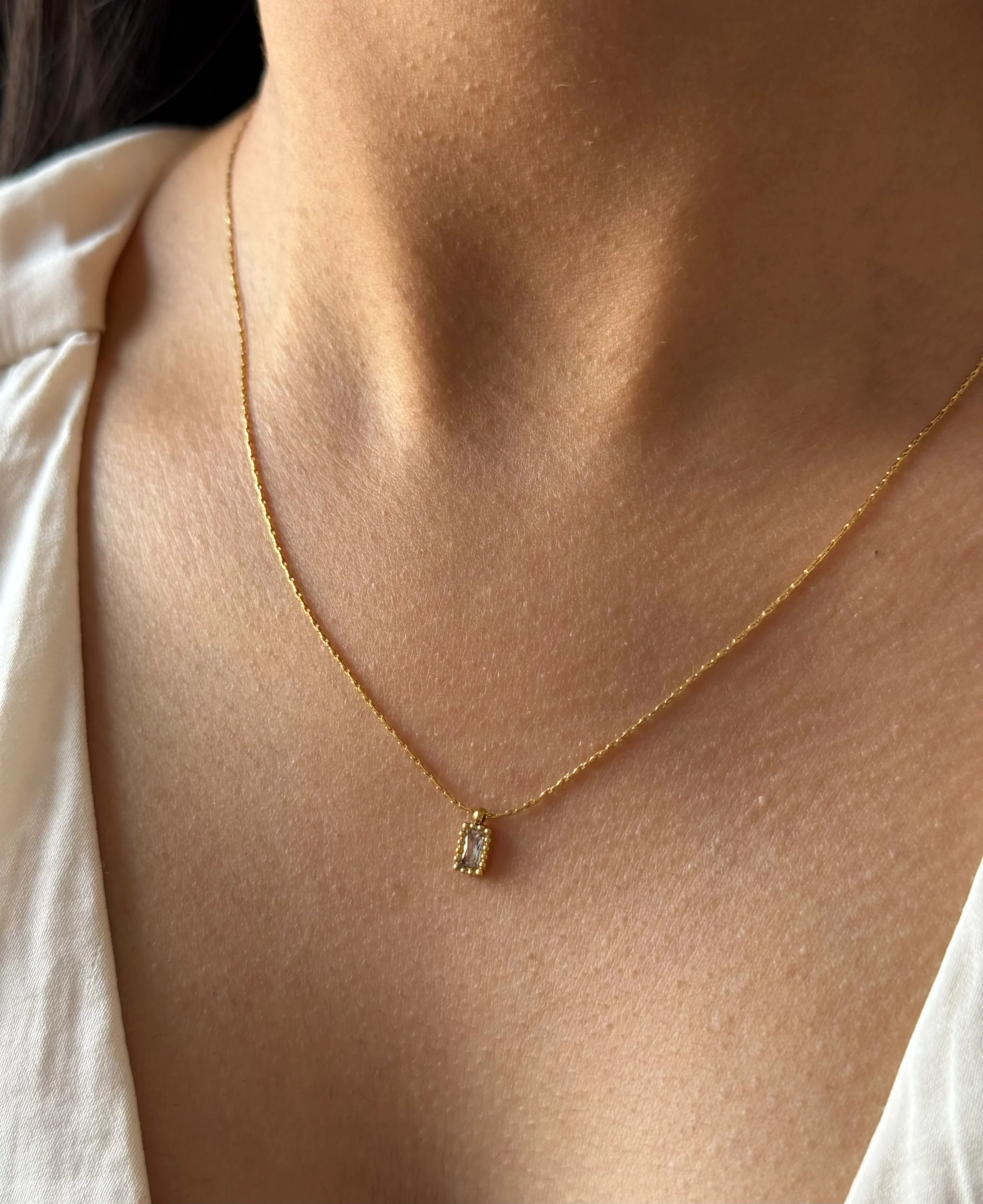 Minimal Venu Necklace - Image 2