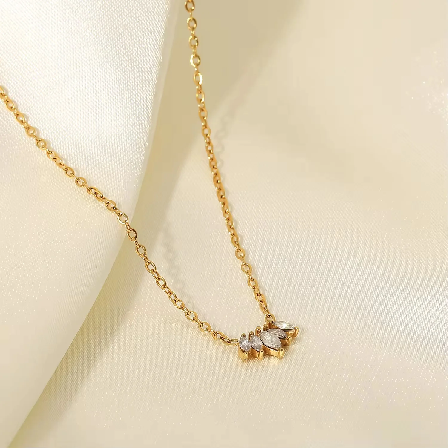 Vera Shine Necklace - Image 4