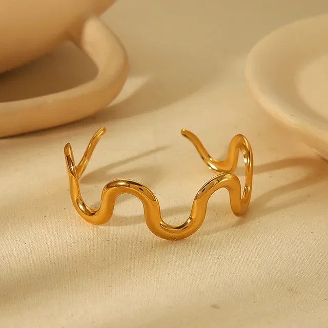 Zoe Cuff - Image 5